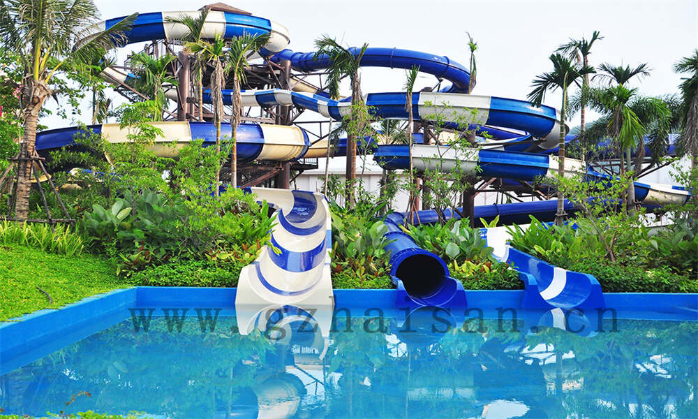 水上乐园的景观设计如何营造独特的氛围？